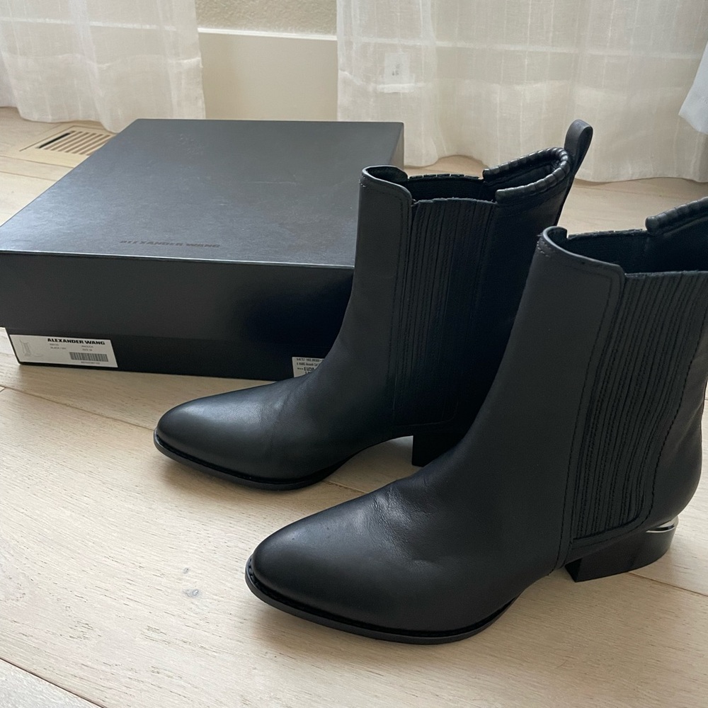 Alexander wang anouck leather cutout boots. Size 38.